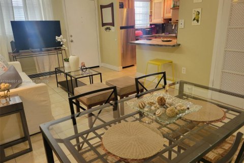 Condominio en venta en Miami Beach, Florida, 1 dormitorio, 61.5 m2 № 1839748 - foto 9
