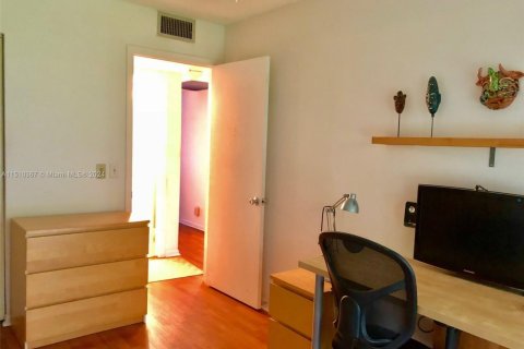 Купить кондоминиум в Пемброк-Пайнс, Флорида 2 спальни, 88.54м2, № 1981465 - фото 9