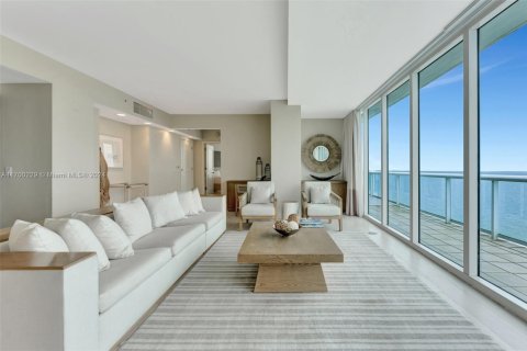 Condo in Fort Lauderdale, Florida, 2 bedrooms  № 1861031 - photo 1