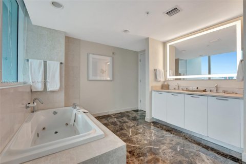 Condo in Fort Lauderdale, Florida, 2 bedrooms  № 1861031 - photo 5