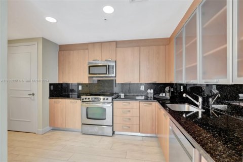 Condo in Fort Lauderdale, Florida, 2 bedrooms  № 1861031 - photo 19