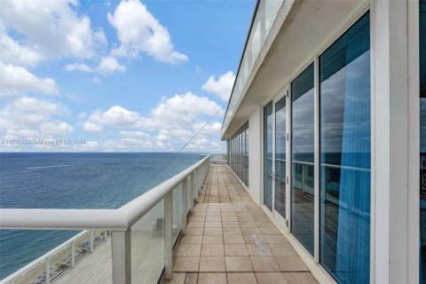 Condo in Fort Lauderdale, Florida, 2 bedrooms  № 1861031 - photo 29