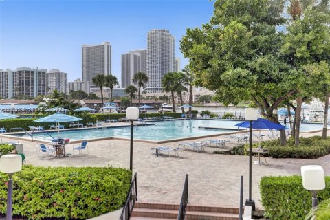 Condominio en venta en Hallandale Beach, Florida, 2 dormitorios, 146.79 m2 № 2042666 - foto 22