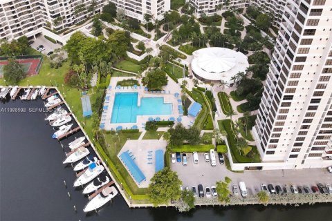 Condominio en venta en Hallandale Beach, Florida, 2 dormitorios, 146.79 m2 № 2042666 - foto 23