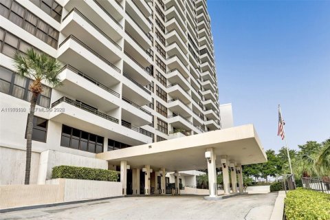 Condominio en Hallandale Beach, Florida, 2 dormitorios  № 2042666