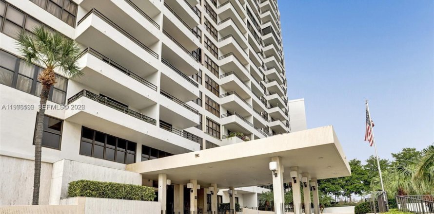 Condominio en Hallandale Beach, Florida, 2 dormitorios  № 2042666