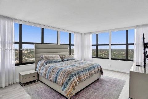 Condominio en venta en Hallandale Beach, Florida, 2 dormitorios, 146.79 m2 № 2042666 - foto 14