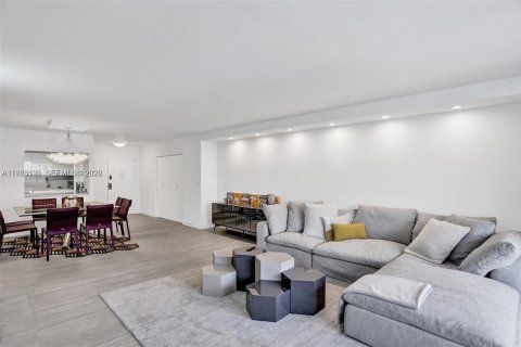 Condominio en venta en Hallandale Beach, Florida, 2 dormitorios, 146.79 m2 № 2042666 - foto 11