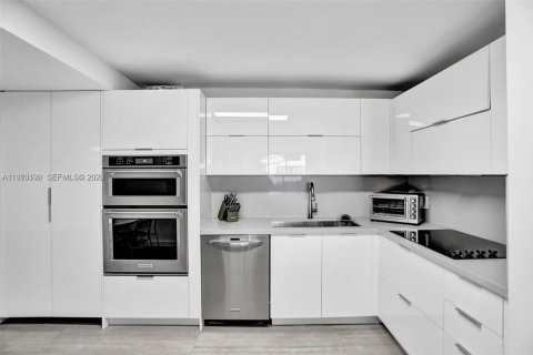 Condominio en venta en Hallandale Beach, Florida, 2 dormitorios, 146.79 m2 № 2042666 - foto 2