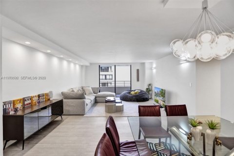 Condominio en venta en Hallandale Beach, Florida, 2 dormitorios, 146.79 m2 № 2042666 - foto 9