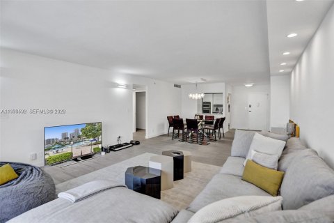 Condominio en venta en Hallandale Beach, Florida, 2 dormitorios, 146.79 m2 № 2042666 - foto 10