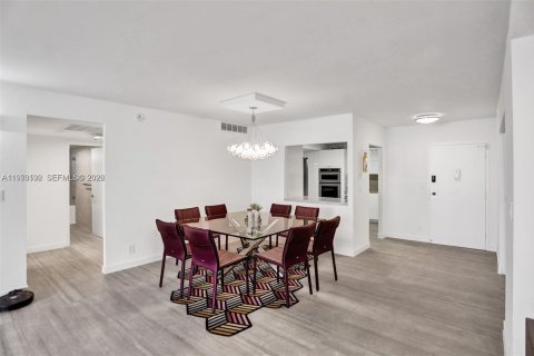 Condominio en venta en Hallandale Beach, Florida, 2 dormitorios, 146.79 m2 № 2042666 - foto 8