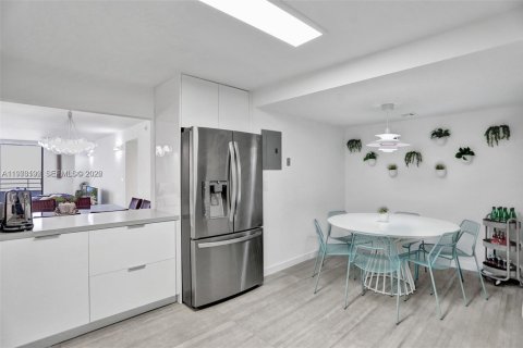 Condominio en venta en Hallandale Beach, Florida, 2 dormitorios, 146.79 m2 № 2042666 - foto 3