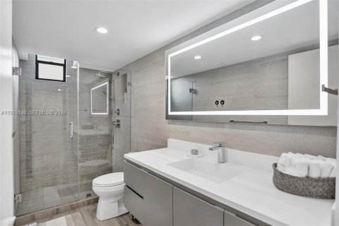 Condominio en venta en Hallandale Beach, Florida, 2 dormitorios, 146.79 m2 № 2042666 - foto 20