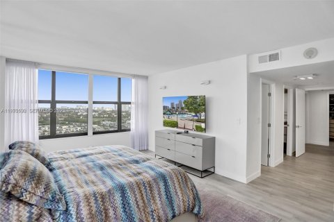 Condominio en venta en Hallandale Beach, Florida, 2 dormitorios, 146.79 m2 № 2042666 - foto 15