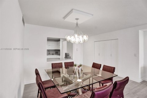 Condominio en venta en Hallandale Beach, Florida, 2 dormitorios, 146.79 m2 № 2042666 - foto 6