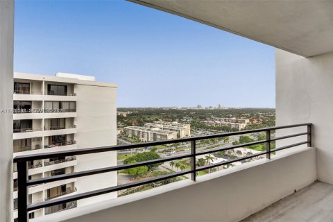 Condominio en venta en Hallandale Beach, Florida, 2 dormitorios, 146.79 m2 № 2042666 - foto 21