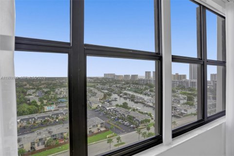 Condominio en venta en Hallandale Beach, Florida, 2 dormitorios, 146.79 m2 № 2042666 - foto 16