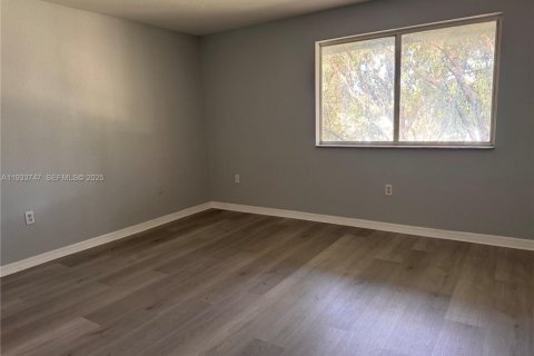 Adosado en alquiler en Opa-locka, Florida, 3 dormitorios, 116.41 m2 № 1992003 - foto 7