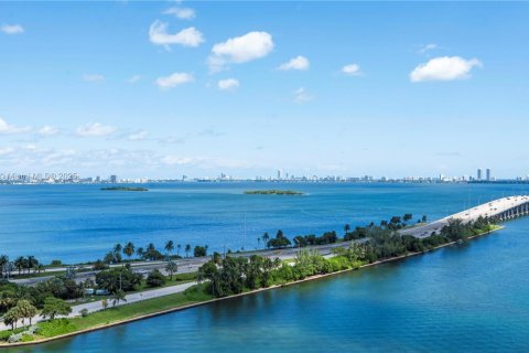 Apartamento en alquiler en Miami, Florida, 2 dormitorios, 130.43 m2 № 1950002 - foto 3