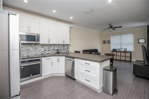Casa en venta en Pembroke Pines, Florida, 3 dormitorios, 170.57 m2 № 1704524 - foto 21