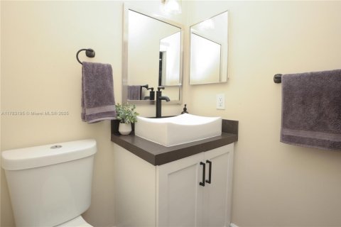 Casa en venta en Pembroke Pines, Florida, 3 dormitorios, 170.57 m2 № 1704524 - foto 19