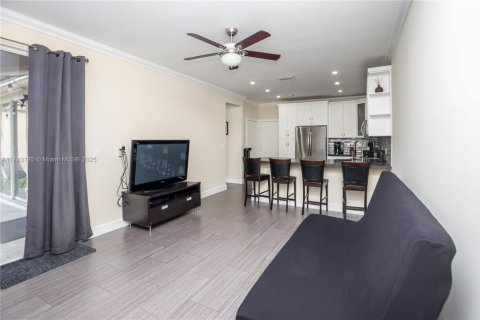 Casa en venta en Pembroke Pines, Florida, 3 dormitorios, 170.57 m2 № 1704524 - foto 16