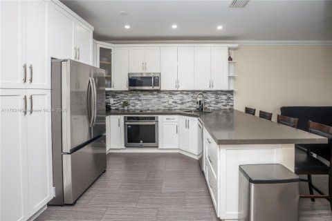 Casa en venta en Pembroke Pines, Florida, 3 dormitorios, 170.57 m2 № 1704524 - foto 11