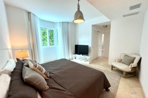 Снять в аренду таунхаус в Майами-Бич, Флорида 4 спальни, 229.47м2, № 1941235 - фото 14