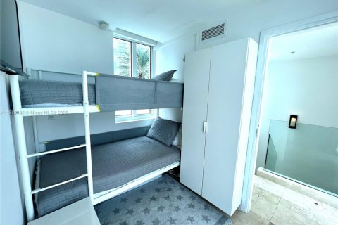 Снять в аренду таунхаус в Майами-Бич, Флорида 4 спальни, 229.47м2, № 1941235 - фото 17