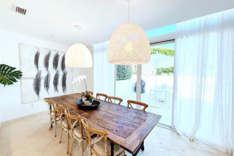 Снять в аренду таунхаус в Майами-Бич, Флорида 4 спальни, 229.47м2, № 1941235 - фото 6