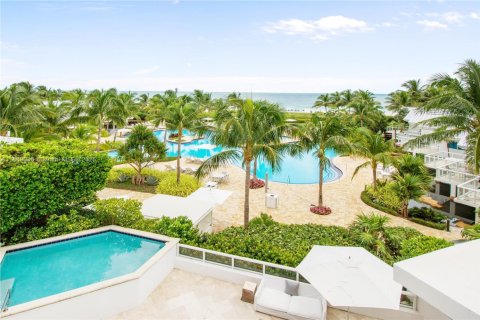 Снять в аренду таунхаус в Майами-Бич, Флорида 4 спальни, 229.47м2, № 1941235 - фото 11