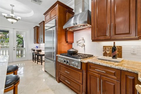 House in Tampa, Florida 6 bedrooms, 542.27 sq.m. № 2093798 - photo 22