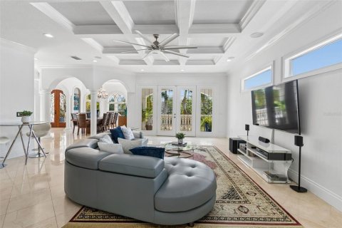 House in Tampa, Florida 6 bedrooms, 542.27 sq.m. № 2093798 - photo 25