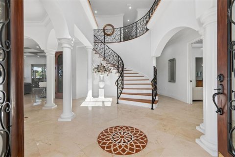 House in Tampa, Florida 6 bedrooms, 542.27 sq.m. № 2093798 - photo 6