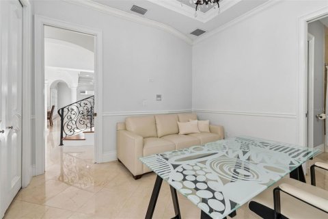 House in Tampa, Florida 6 bedrooms, 542.27 sq.m. № 2093798 - photo 14