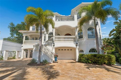 House in Tampa, Florida 6 bedrooms, 542.27 sq.m. № 2093798