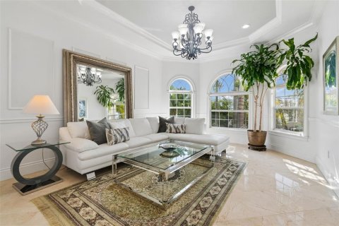House in Tampa, Florida 6 bedrooms, 542.27 sq.m. № 2093798 - photo 8