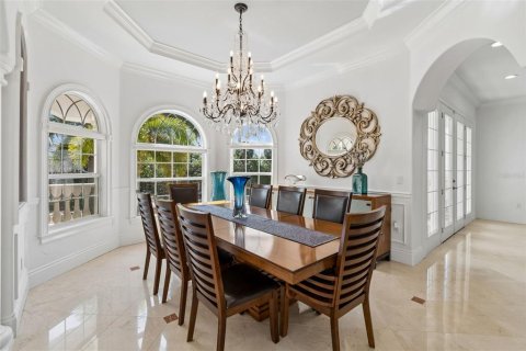 House in Tampa, Florida 6 bedrooms, 542.27 sq.m. № 2093798 - photo 11