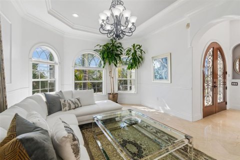 House in Tampa, Florida 6 bedrooms, 542.27 sq.m. № 2093798 - photo 9