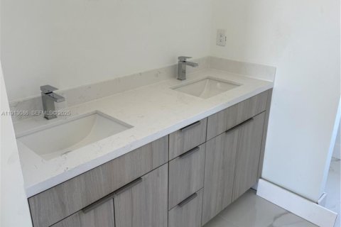 Купить виллу или дом в Лихай-Эйкерс, Флорида 4 спальни, 152.55м2, № 1969296 - фото 8