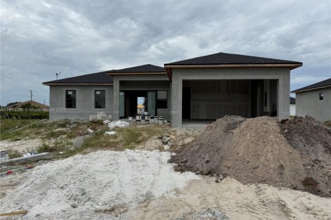 Купить виллу или дом в Лихай-Эйкерс, Флорида 4 спальни, 152.55м2, № 1969296 - фото 1