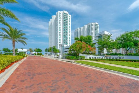 Condominio en venta en Holly Hill, Florida, 3 dormitorios, 185.06 m2 № 2377589 - foto 28