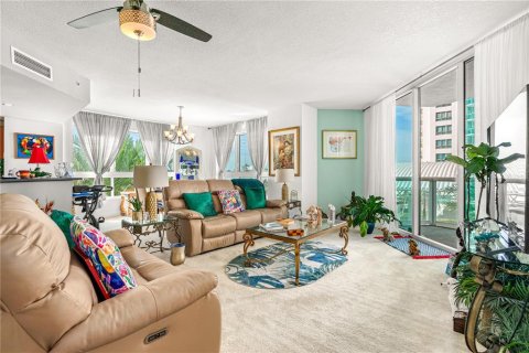 Condominio en venta en Holly Hill, Florida, 3 dormitorios, 185.06 m2 № 2377589 - foto 3