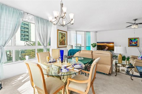 Condominio en venta en Holly Hill, Florida, 3 dormitorios, 185.06 m2 № 2377589 - foto 6