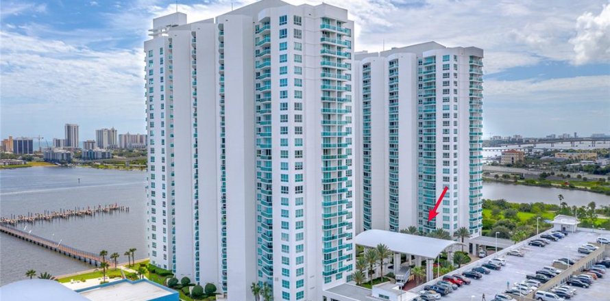 Condominio en Holly Hill, Florida, 3 dormitorios  № 2377589