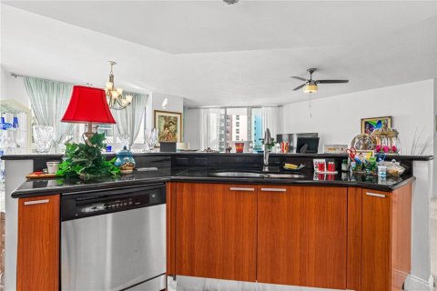 Condominio en venta en Holly Hill, Florida, 3 dormitorios, 185.06 m2 № 2377589 - foto 8
