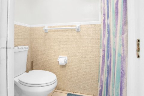 House in Plantation, Florida 4 bedrooms, 166.39 sq.m. № 2069387 - photo 25