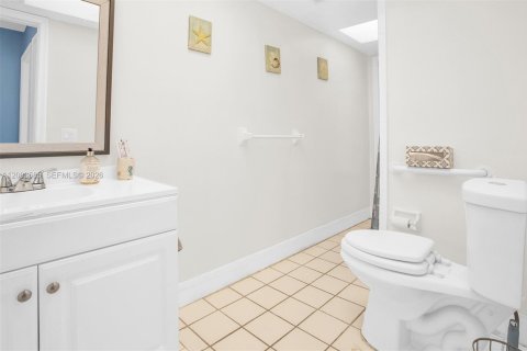 House in Plantation, Florida 4 bedrooms, 166.39 sq.m. № 2069387 - photo 28