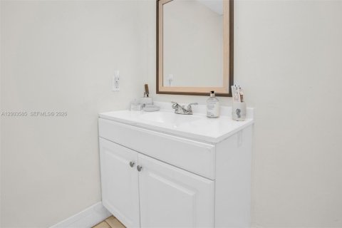 House in Plantation, Florida 4 bedrooms, 166.39 sq.m. № 2069387 - photo 30